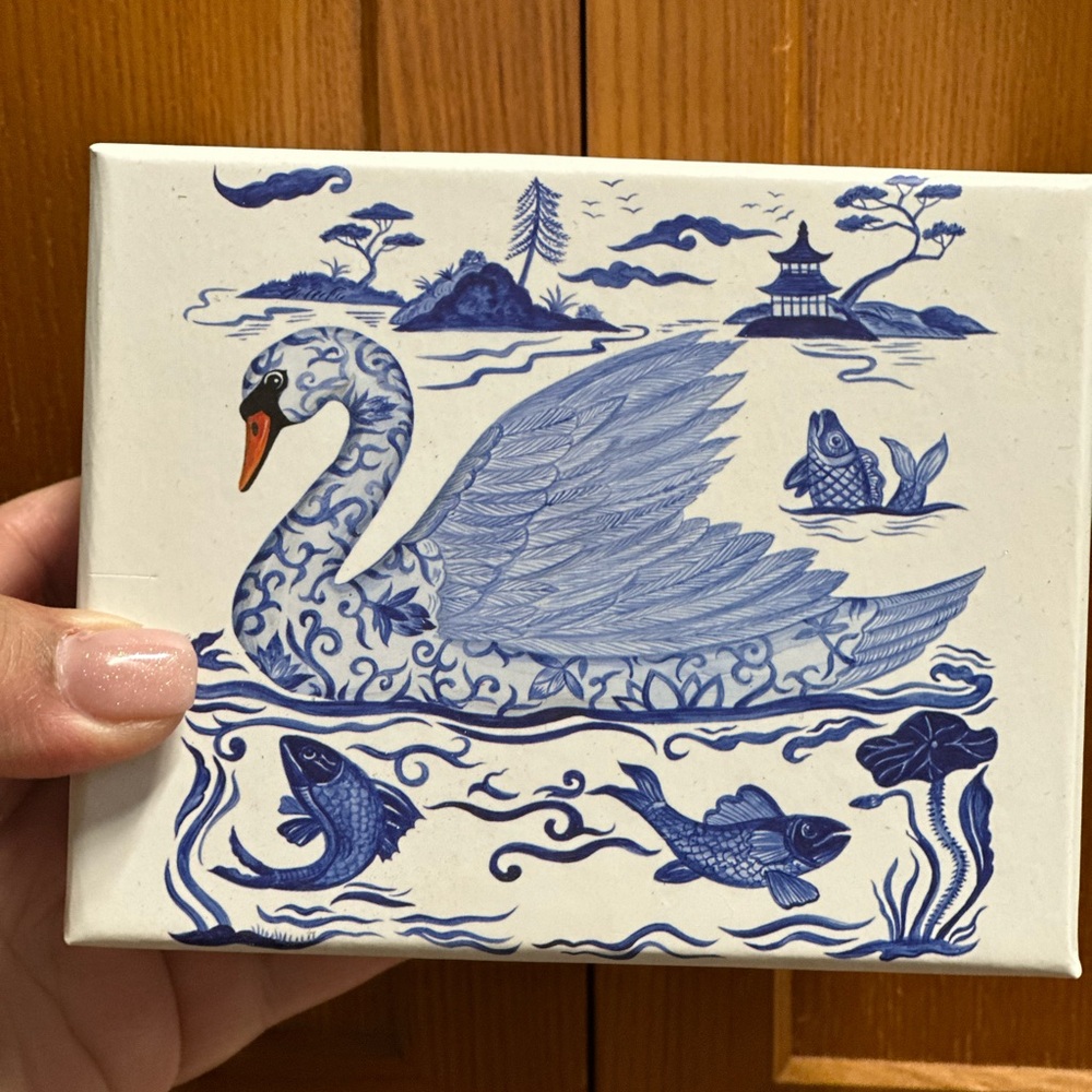 Blue and White Swan Mug - Picture 4 of 5